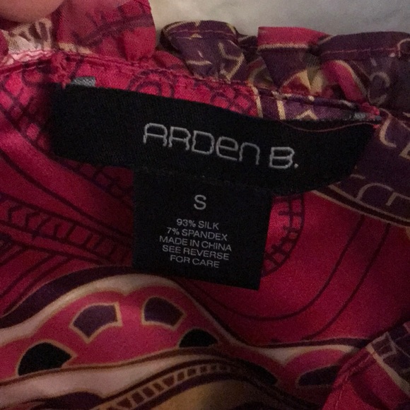 Silk top. Perfect for the holidays - Picture 5 of 5